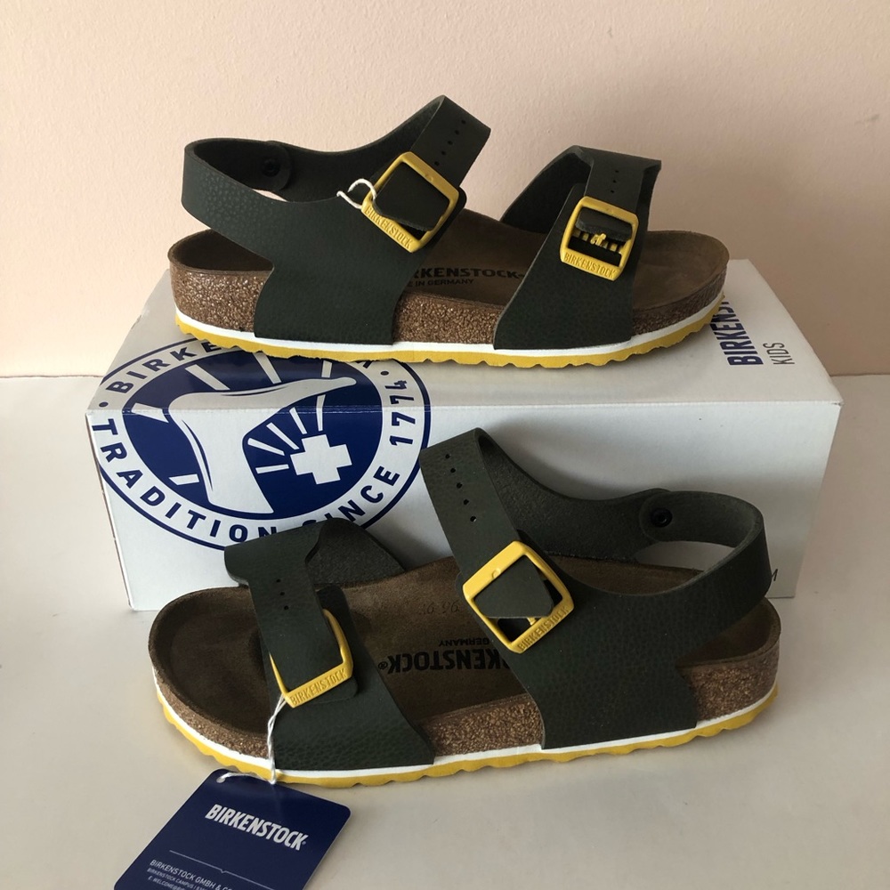 Birkenstock adjustable khaki yellow bottom sandal. Size: 39,  8, 8.5